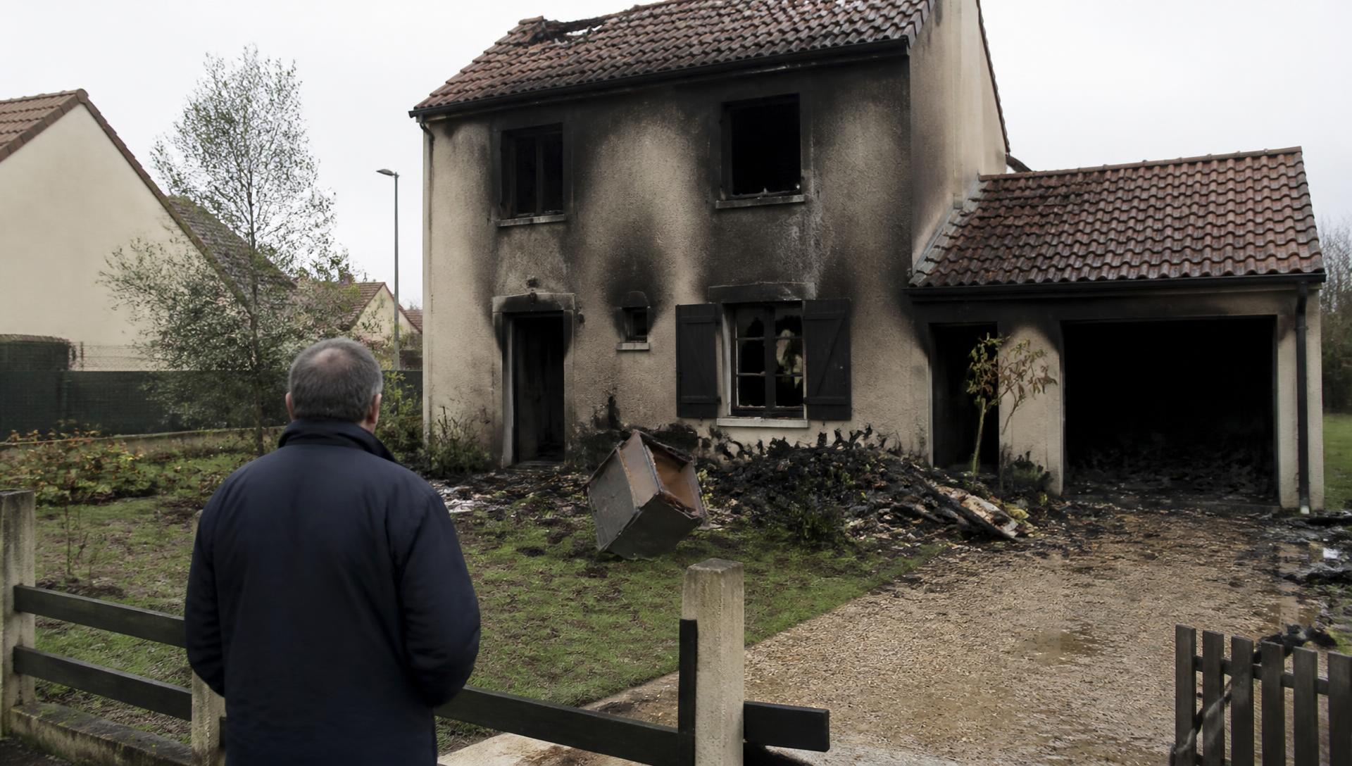 Intérieur d'une maison ravagée par le feu